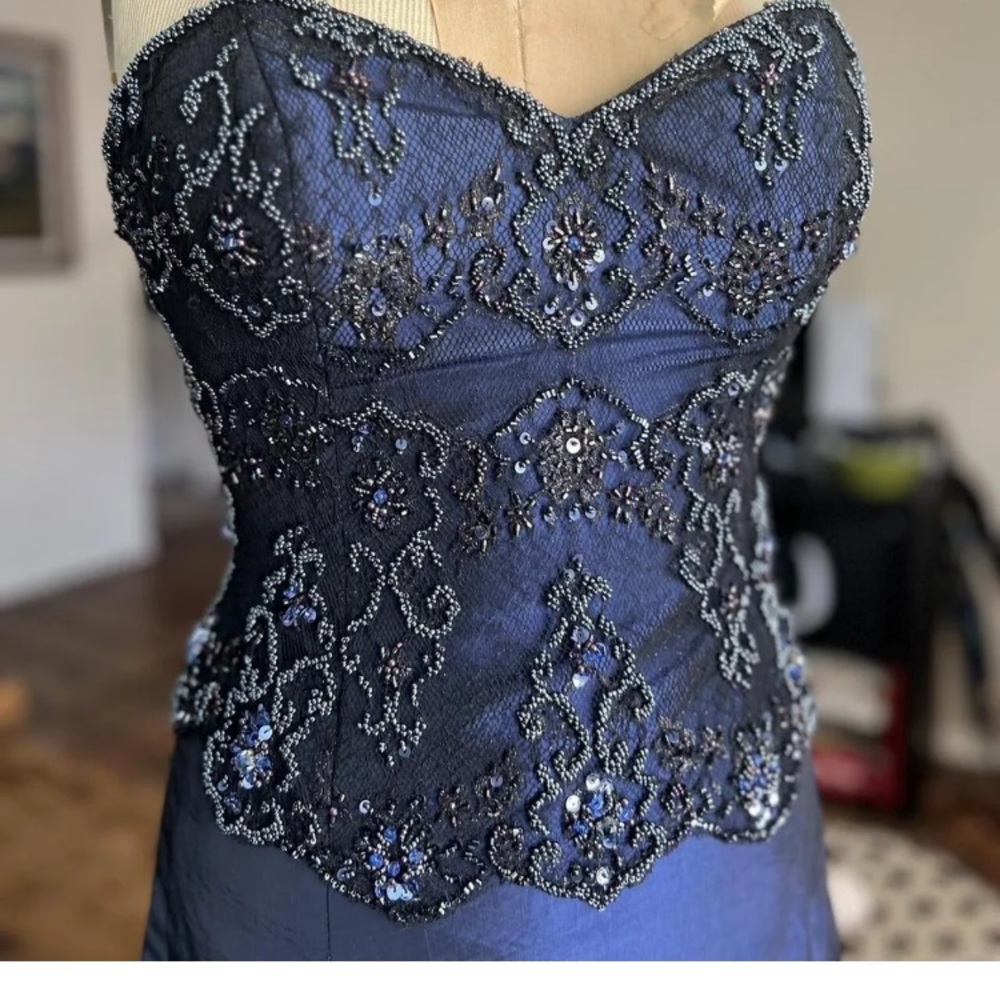 Reselling never wore beautiful gown